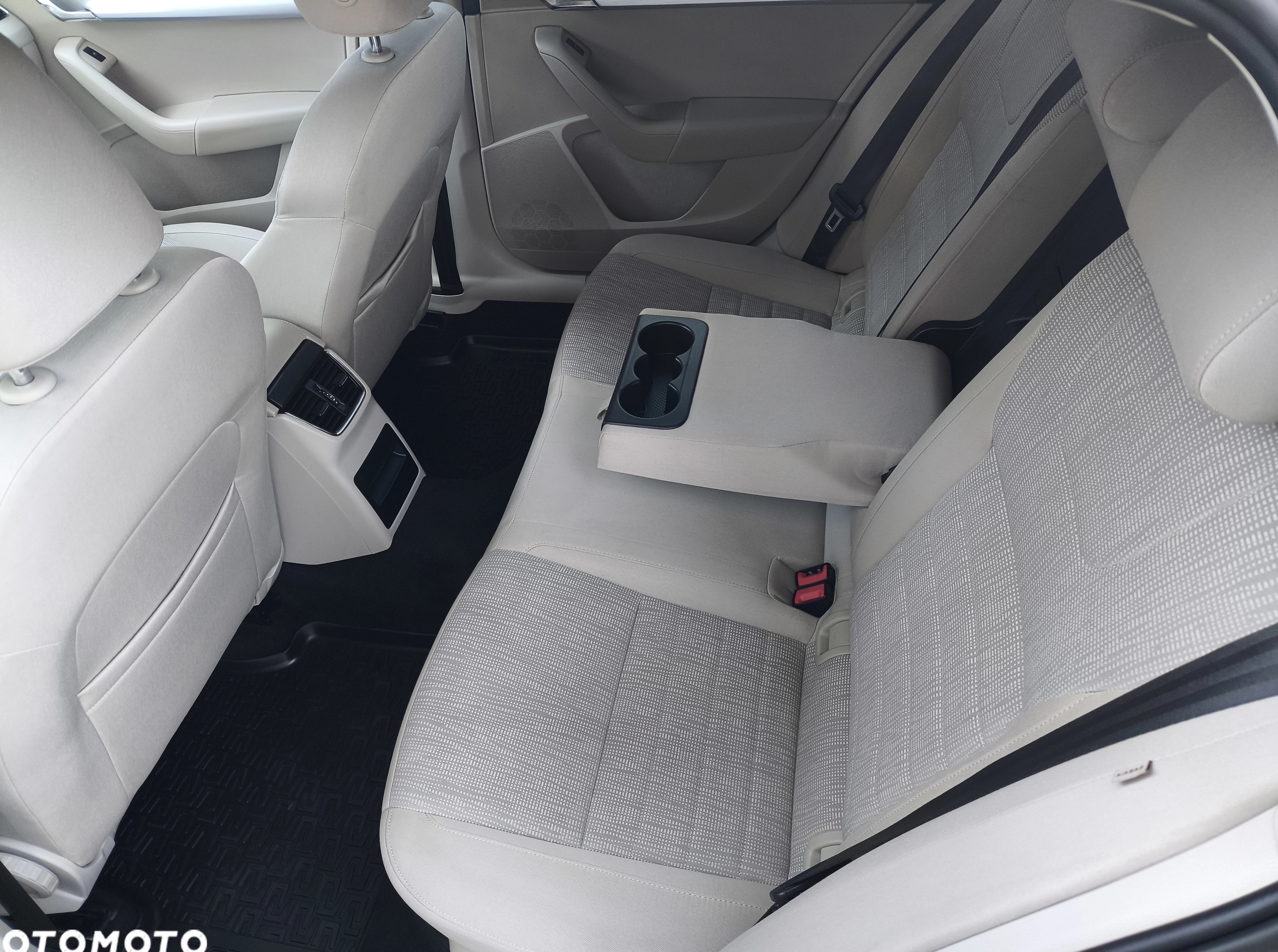 Skoda Octavia cena 38000 przebieg: 255000, rok produkcji 2014 z Chocianów małe 92